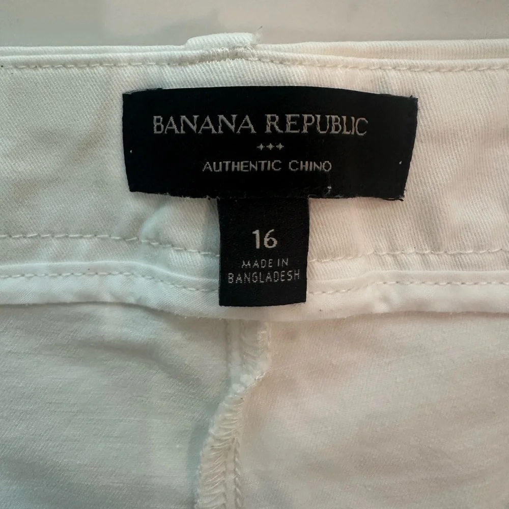 Banana Republic White Cargo Shorts
